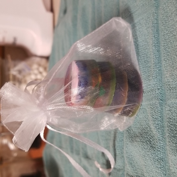 Handcrafted tie-dye circle crayons - Picture 2 of 3